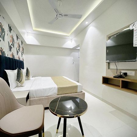 The Orion - Premium Apartments Мумбай Екстериор снимка