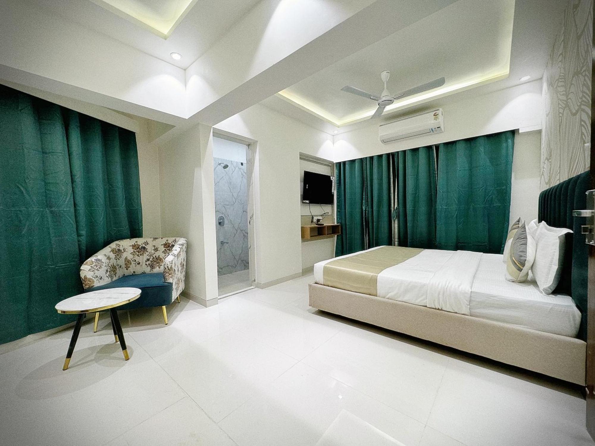 The Orion - Premium Apartments Мумбай Екстериор снимка