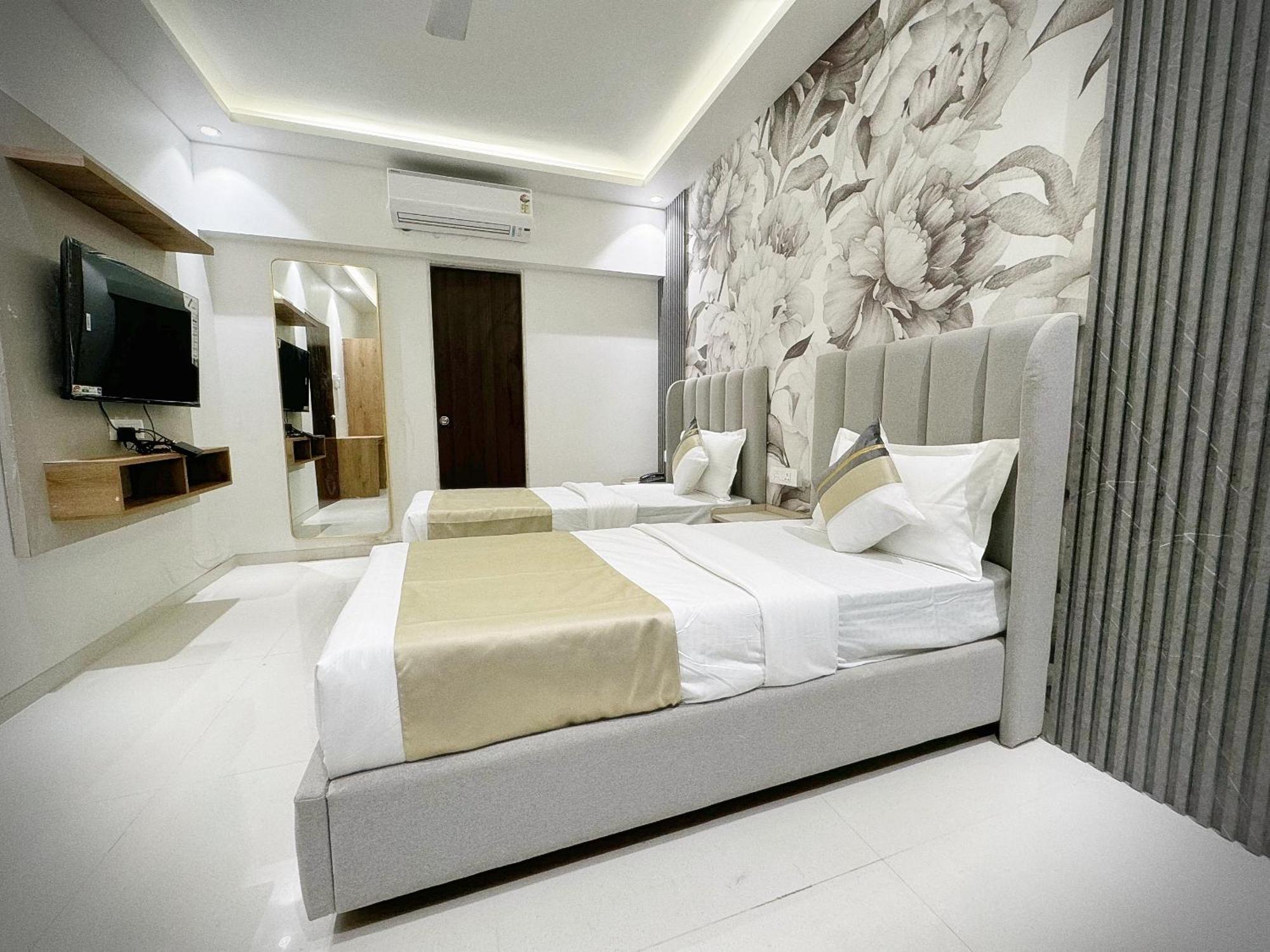 The Orion - Premium Apartments Мумбай Екстериор снимка