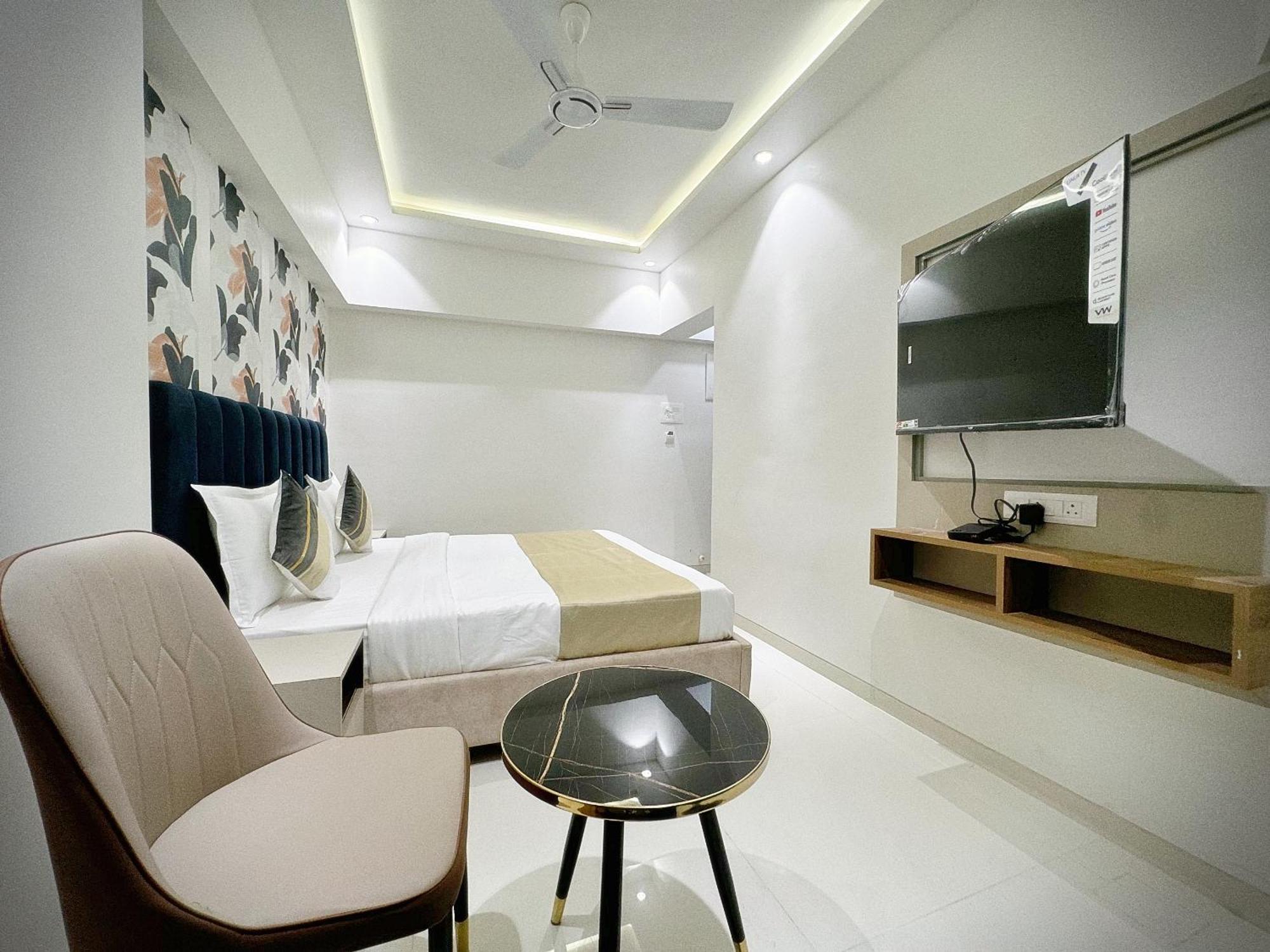 The Orion - Premium Apartments Мумбай Екстериор снимка