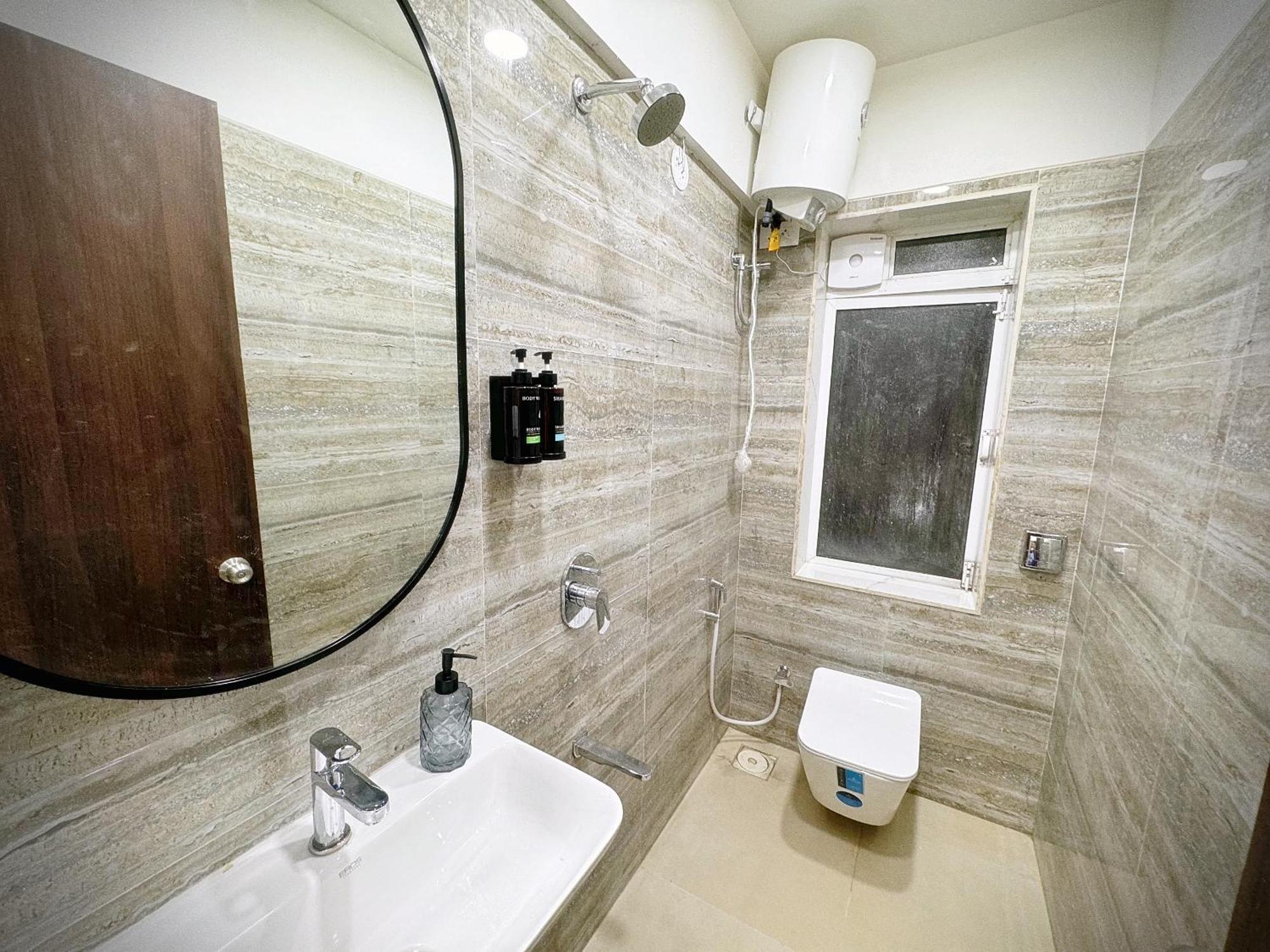 The Orion - Premium Apartments Мумбай Екстериор снимка
