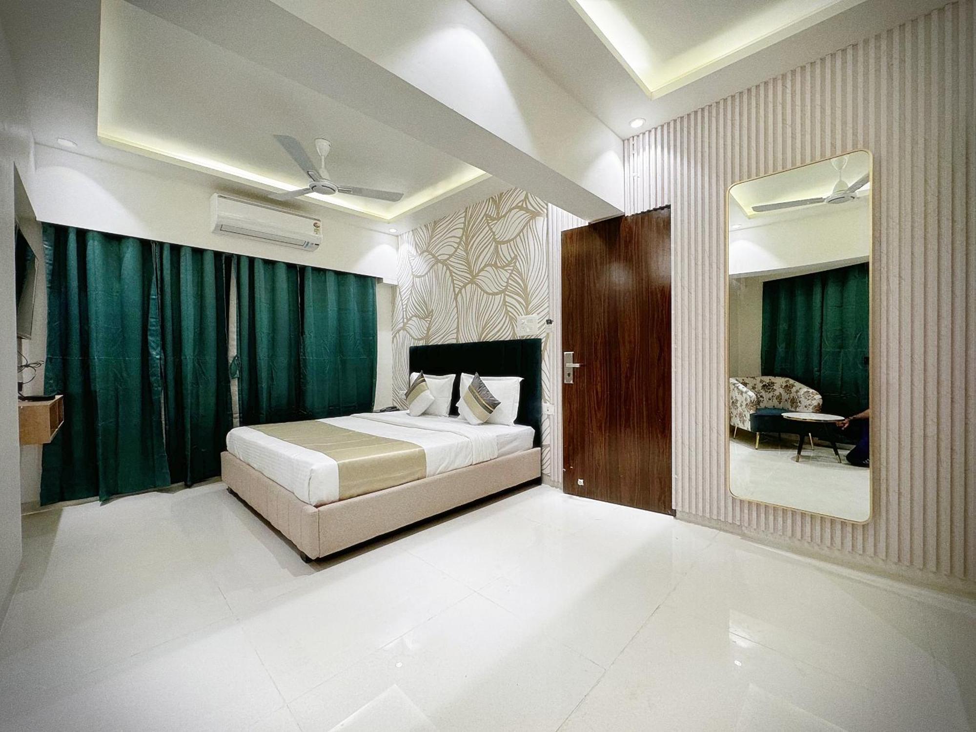 The Orion - Premium Apartments Мумбай Екстериор снимка