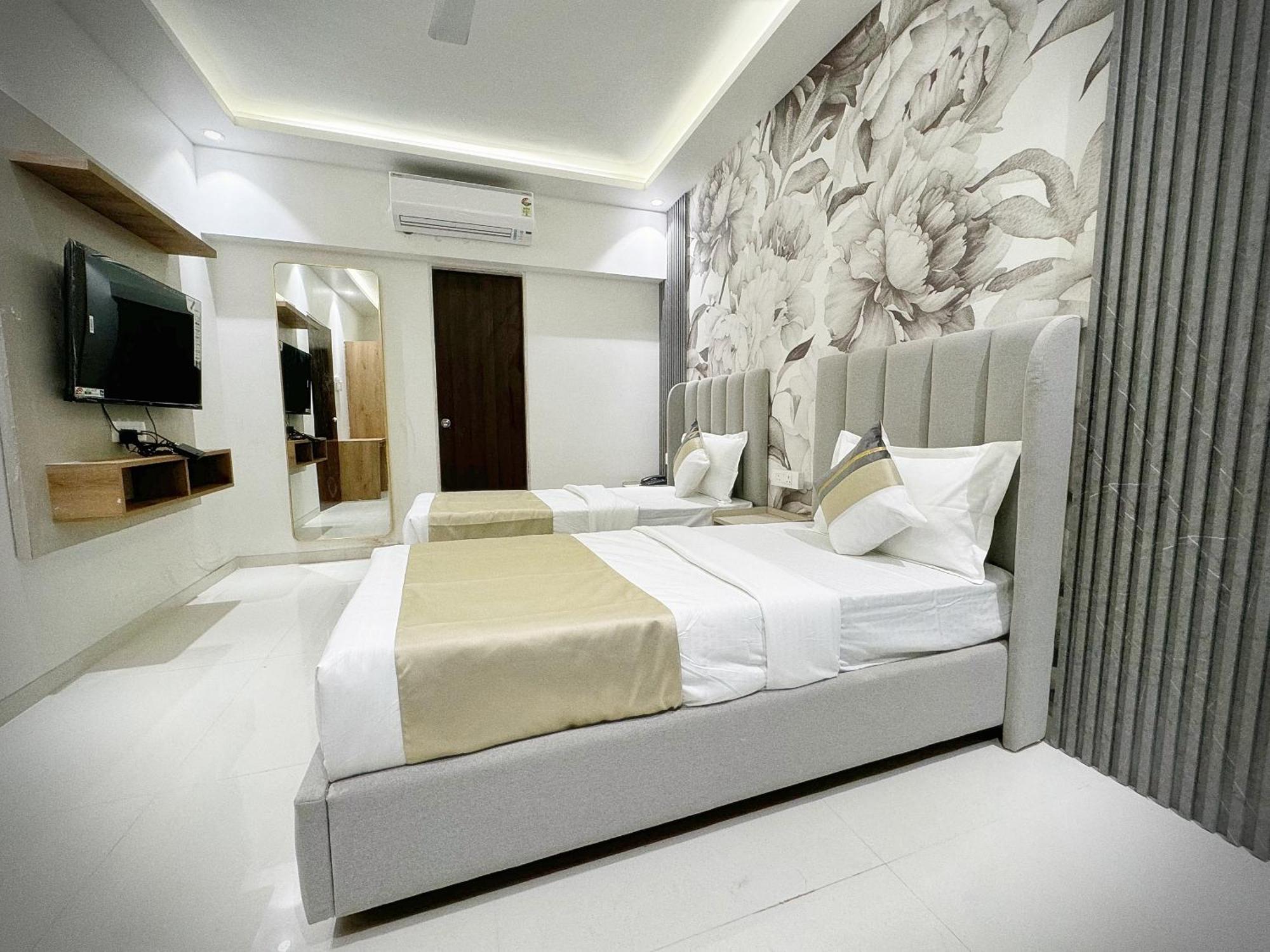 The Orion - Premium Apartments Мумбай Екстериор снимка