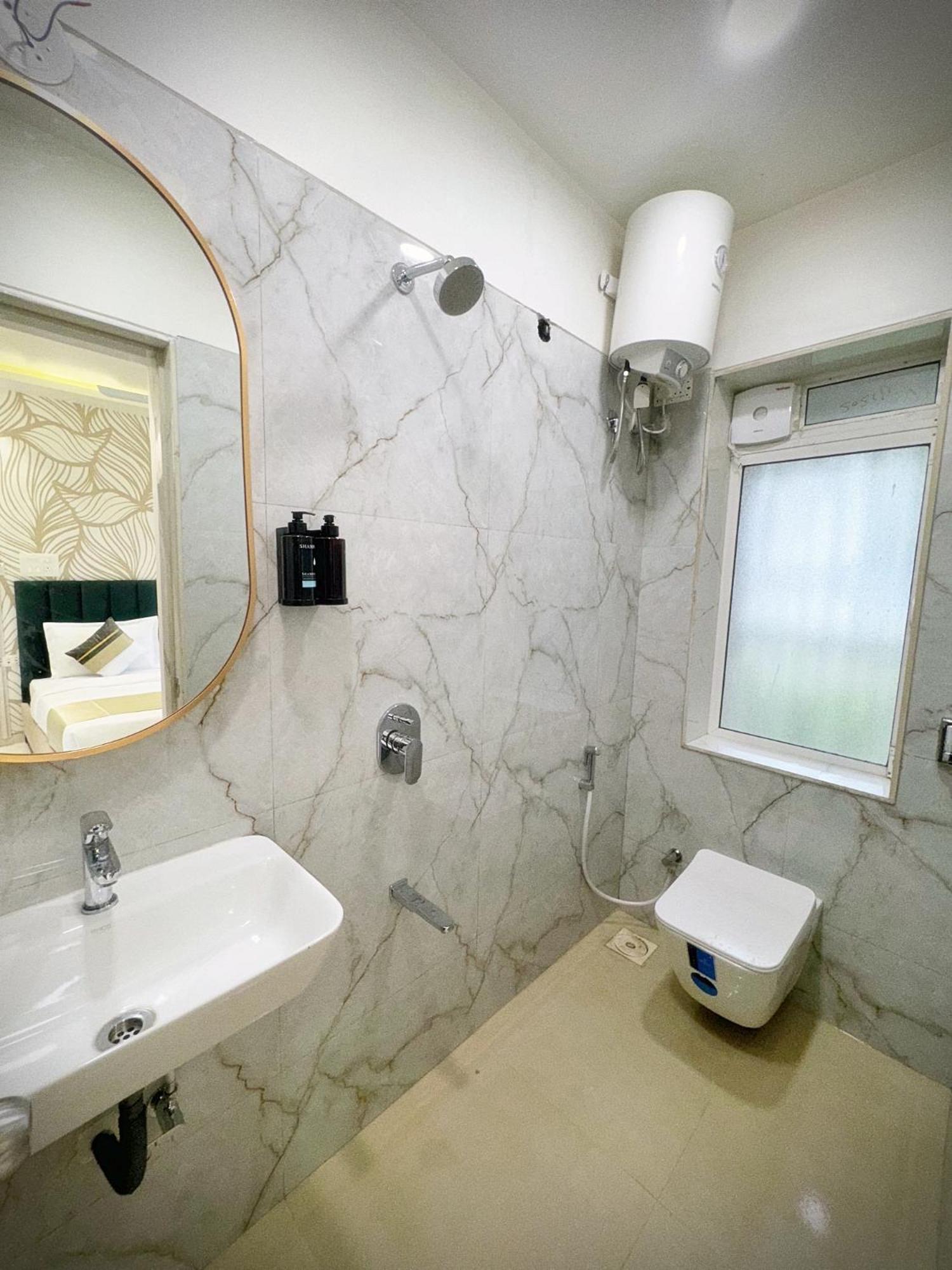 The Orion - Premium Apartments Мумбай Екстериор снимка