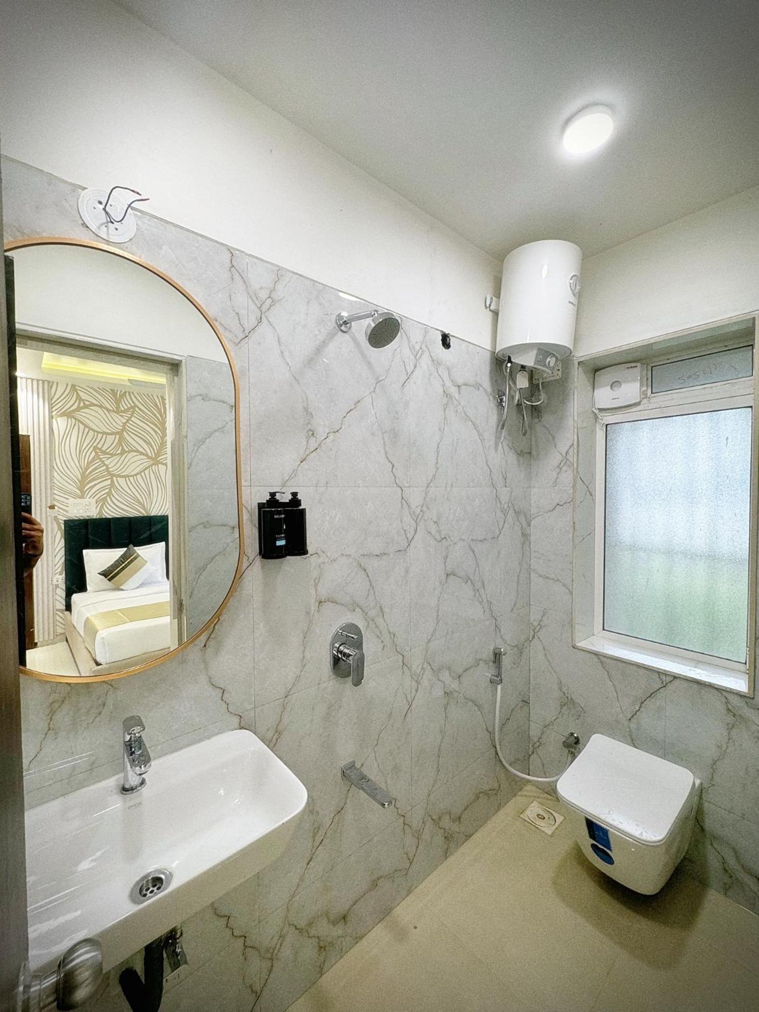 The Orion - Premium Apartments Мумбай Екстериор снимка